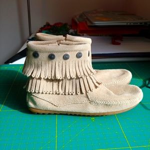 Minnetonka Ankle Moccasins Size 7